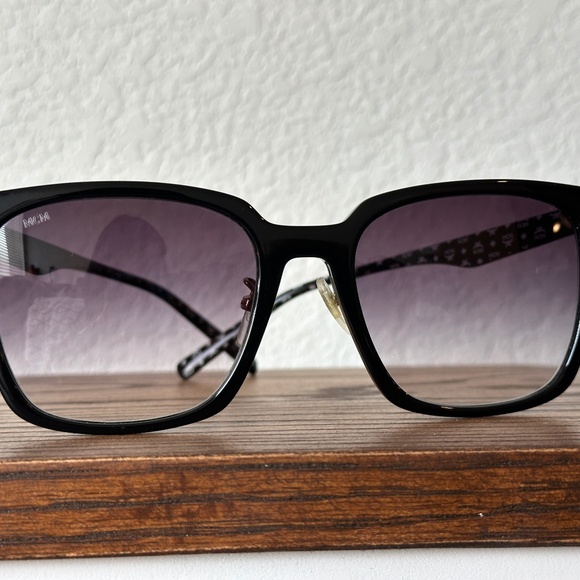 MCM MCM714SA 001 Sunglasses Black/Grey Gradient Lenses Square Shape 56mm - Picture 1 of 6